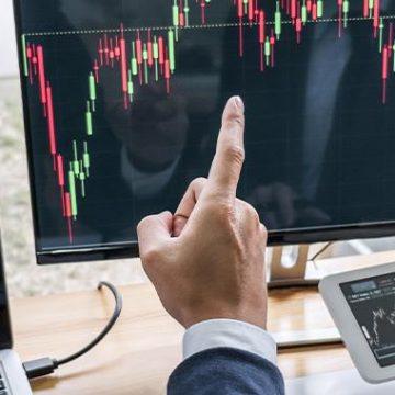 How to Estimate the Market Price of Companies When Making Investment Decisions